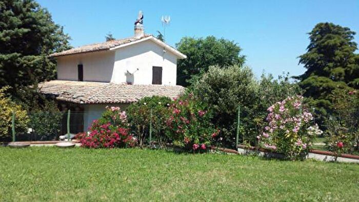 Casa con 6 locali in vendita in Piazza della Libertà, Serra San Quirico