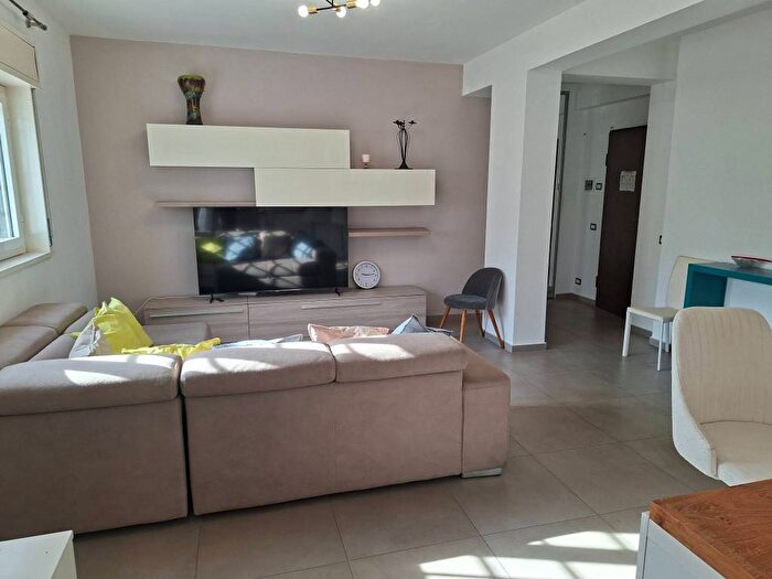 Appartamento con 5 locali in affitto in Via Antonio Gramsci, Centro, Gravina di Catania