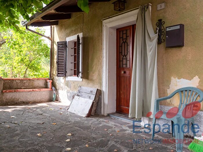 Casa con 7 locali in vendita in Via Poggio, Camugnano