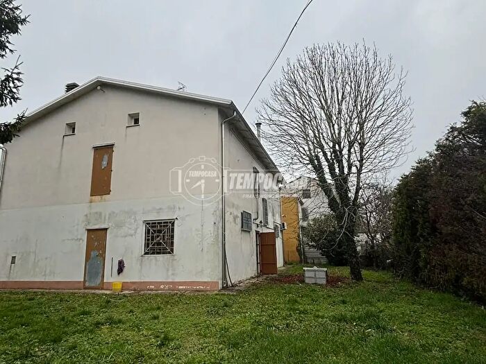 Casa con 5 locali in vendita in Via Grande, San Felice Sul Panaro