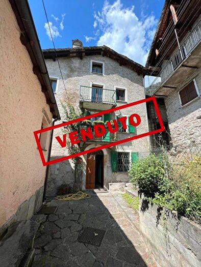 Casa quadrilocale in vendita in Pianazzola, Chiavenna