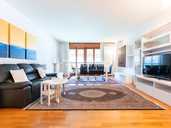 Appartamento trilocale in affitto in Via Francesco Primaticcio, Bande Nere, Milano