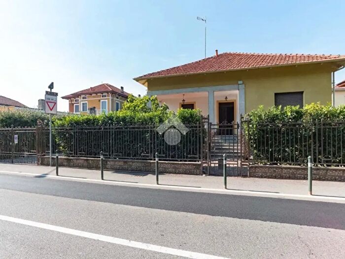Casa quadrilocale in vendita in Via Battitore, Cirie'