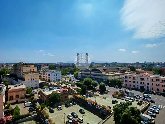 Appartamento trilocale in vendita in Via Eugenio Barsanti, Roma