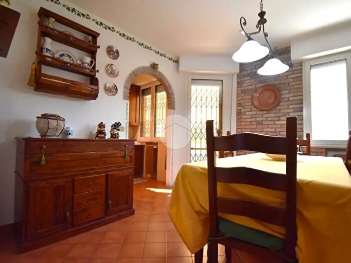 Casa quadrilocale in vendita in Via Montiano, Rimini