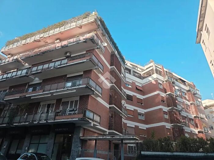 Appartamento quadrilocale in vendita in Via degli Orti della Farnesina, Roma