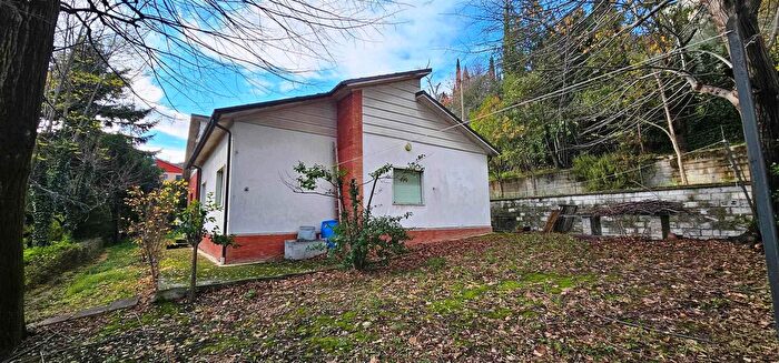 Casa con 6 locali in vendita in San Severino Marche