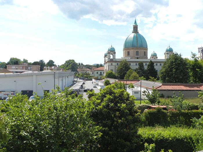 Appartamento quadrilocale in vendita in Via Don Lazzeri, Lucca