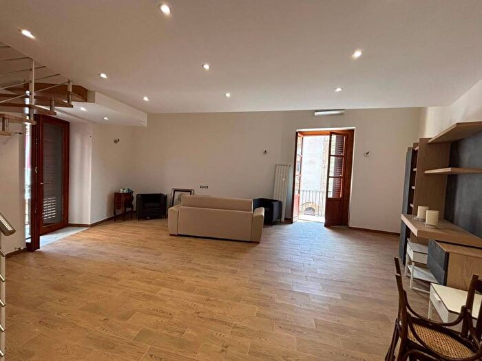 Appartamento quadrilocale in affitto in Via Coltellieri, Castellammare, Palermo