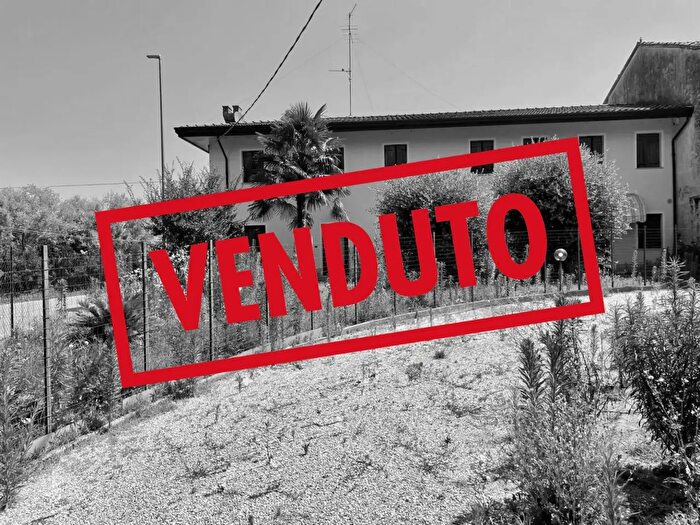 Casa con 10 locali in vendita in Azzano Decimo