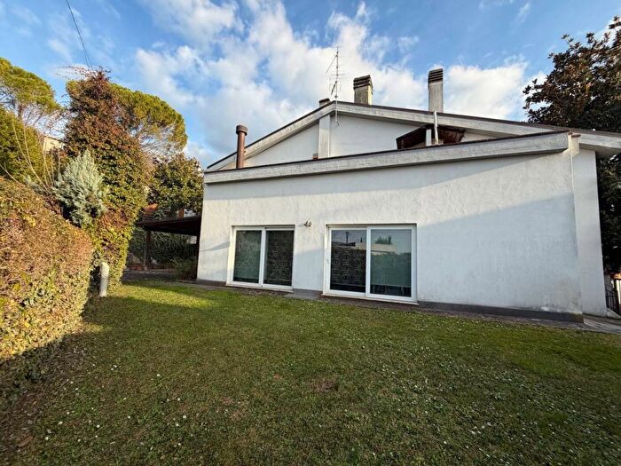 Casa con 6 locali in affitto in Villetta in via Galeno di Pergamo, Cesure Valenza, Terni