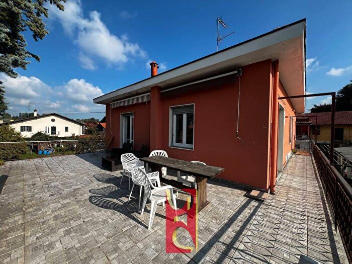 Appartamento trilocale in affitto in Via Gorizia, Cedrate, Gallarate