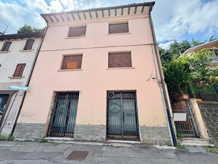 Casa con 6 locali in vendita in Castelnovo Ne Monti