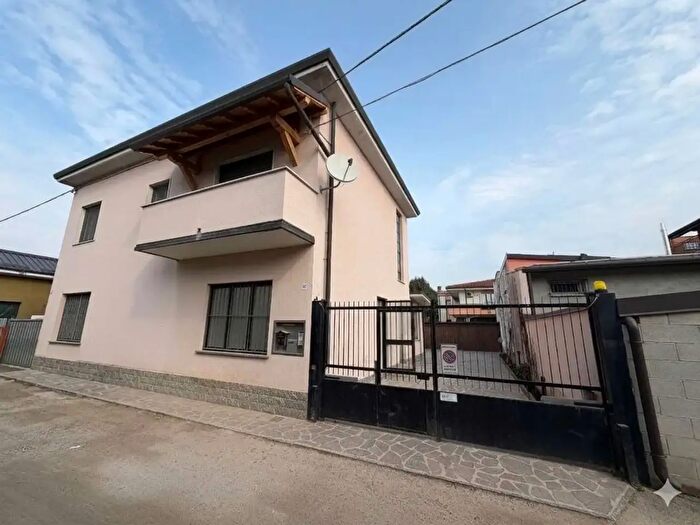 Casa trilocale in vendita in Meda