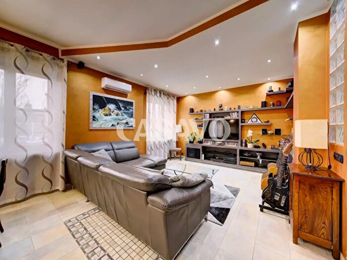 Casa con 9 locali in vendita in Via O Boccali, Grugliasco