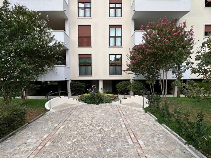 Appartamento con 5 locali in affitto in San Siro, Milano