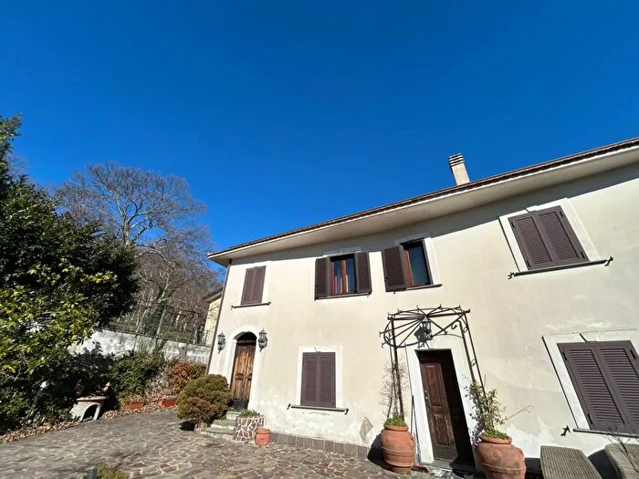 Casa con 10 locali in vendita in Via Giglioli, Roccamonfina