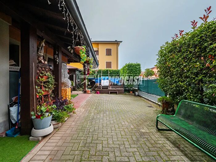 Appartamento con 5 locali in vendita in Via Lini Oreste, Correggio