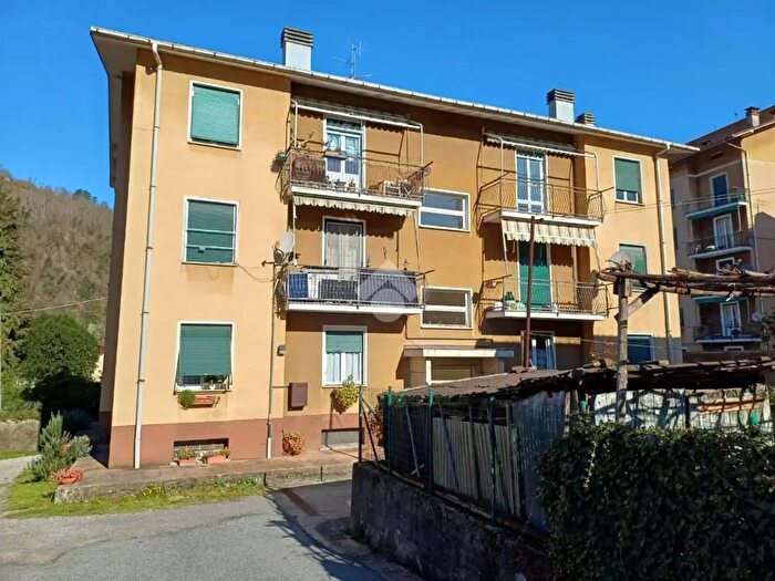 Appartamento quadrilocale in vendita in Via Orti, Isola Del Cantone