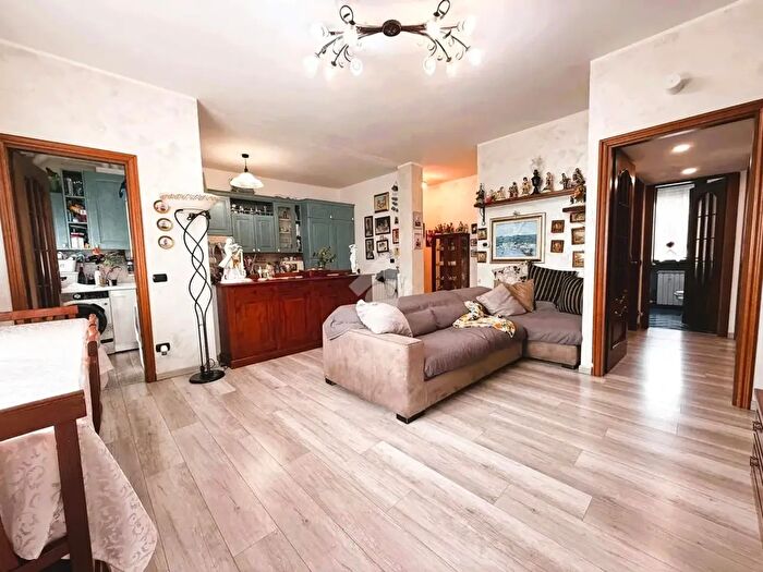 Appartamento trilocale in vendita in Via Piemonte, Bernareggio