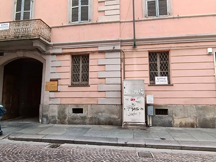 Appartamento trilocale in vendita in Via Cavour, Asti