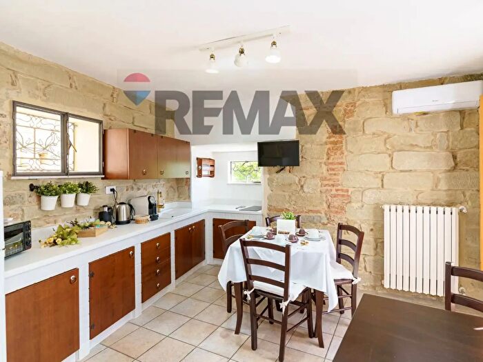 Casa con 5 locali in vendita in Via Idria, Troina