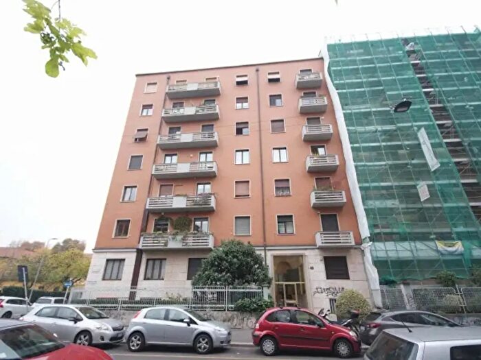 Appartamento trilocale in affitto in Via Alfredo Oriani, Milano