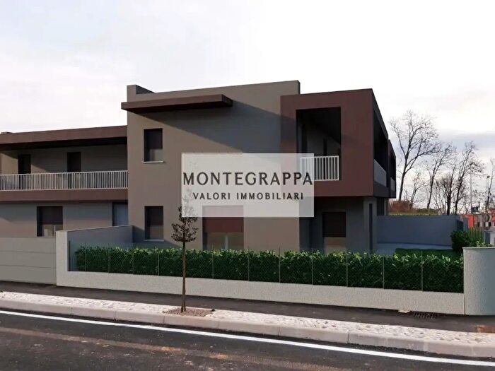 Casa quadrilocale in vendita in Via Livenza, Loria