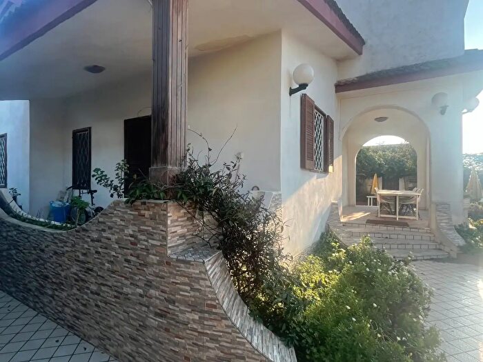 Casa con 6 locali in vendita in Viale degli Eucalipti, Castel Volturno