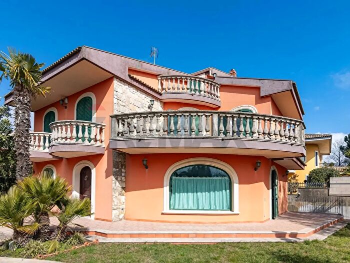 Casa con 10 locali in vendita in Via Australia, Ragusa