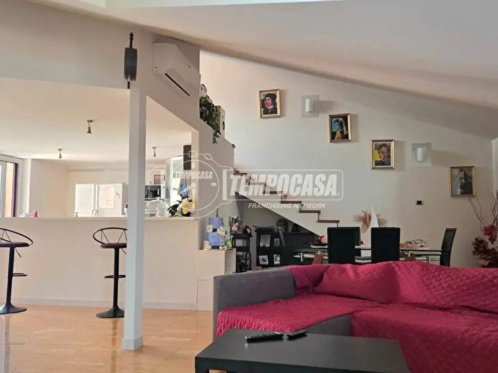 Appartamento con 5 locali in vendita in Via Giovanni Falcone, Vibo Valentia