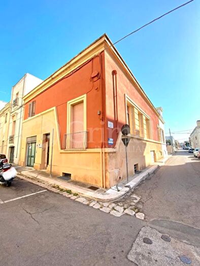 Casa con 5 locali in vendita in Via Alessandro Volta, Parabita