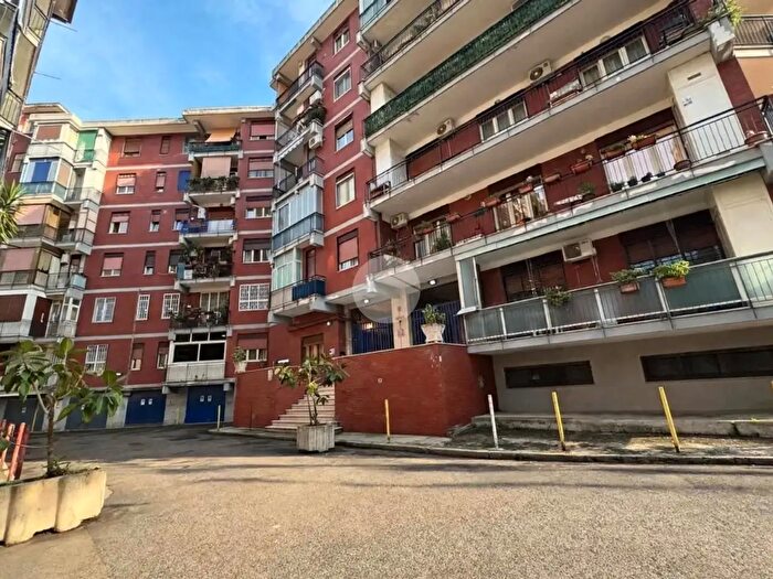Appartamento trilocale in vendita in Seconda Traversa Privata Via dell'Epomeo, Napoli