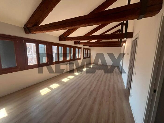 Appartamento trilocale in vendita in Calle della Cannaregio Testa, Venezia