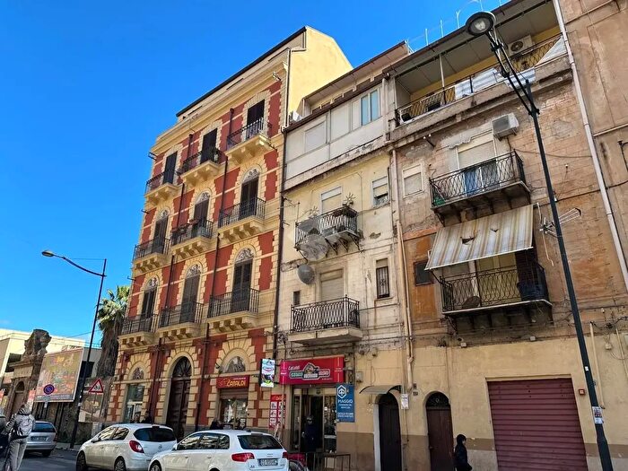 Appartamento quadrilocale in vendita in Via Oreto, Palermo