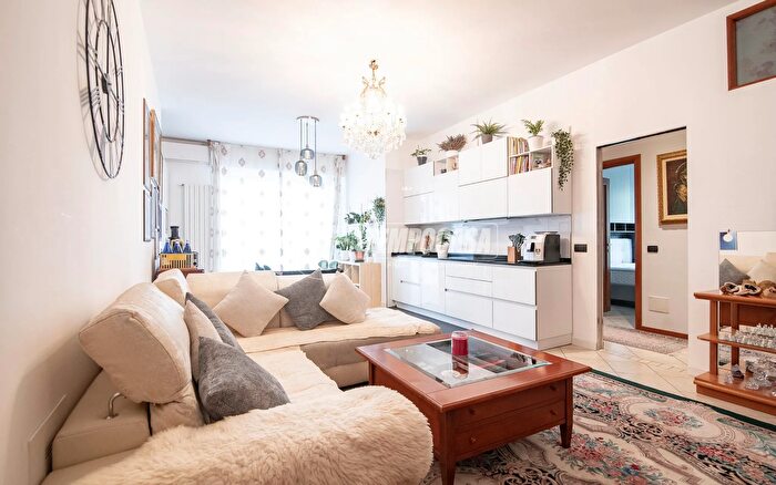 Appartamento quadrilocale in vendita in Via Galileo Galilei, Treviglio