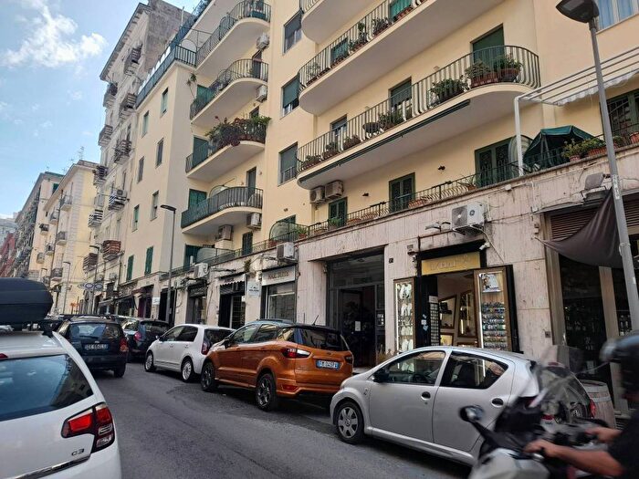 Appartamento bilocale in affitto in Via Francesco Solimena, Vomero, Napoli