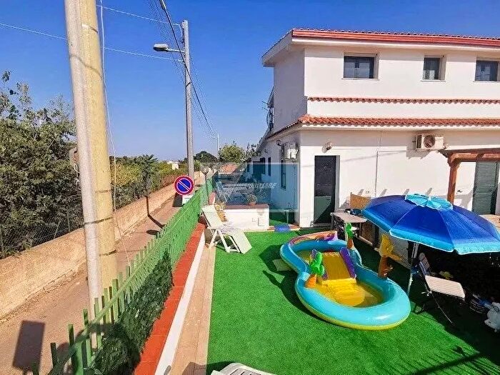 Appartamento con 6 locali in affitto in Noto