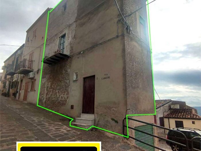 Casa con 5 locali in affitto in Sutera