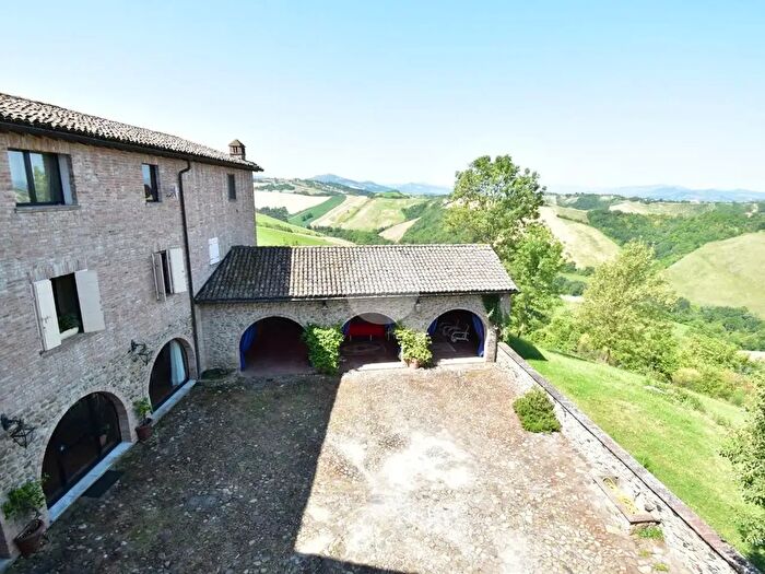 Casa con 6 locali in vendita in Sala Baganza
