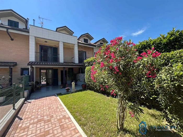 Casa con 7 locali in vendita in Via Monte Grappa, Chivasso