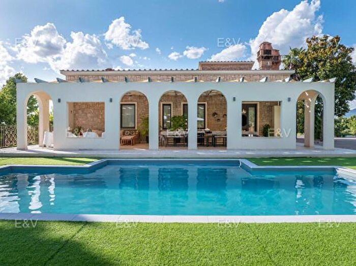 Casa con 6 locali in vendita in Vocabolo SantAntimo, Stroncone