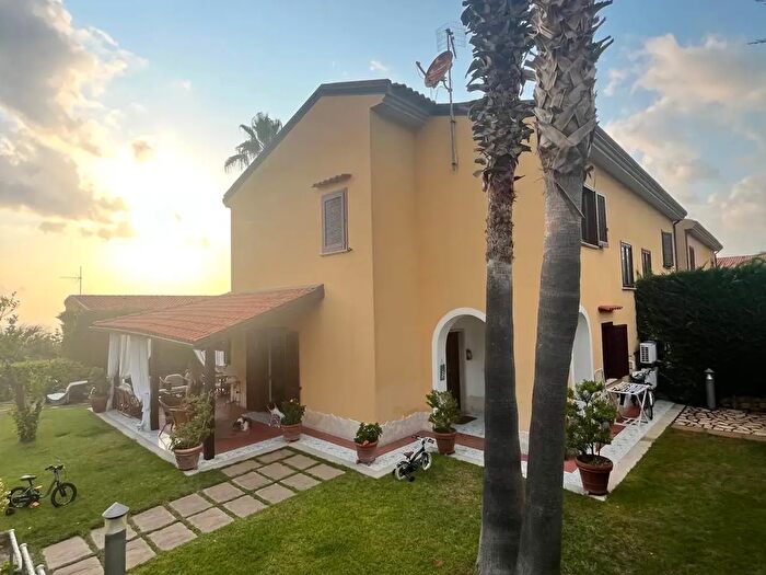 Casa con 6 locali in vendita in Sangineto