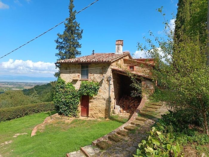 Casa trilocale in affitto in Viale Roma, Centro, Paciano