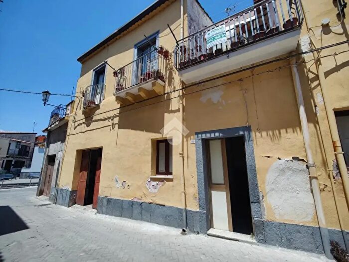 Casa con 5 locali in vendita in Via Solferino, Calatabiano