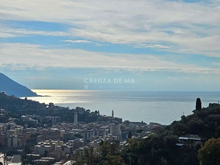 Casa con 9 locali in vendita in Via dellAlloro, Recco