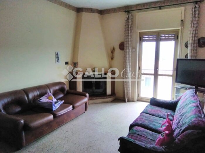 Appartamento con 5 locali in vendita in Via Luigi Sturzo Rogliano, Rogliano