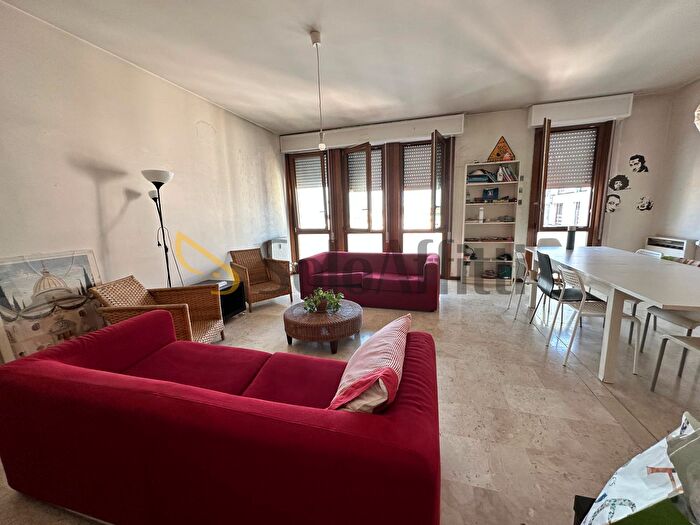 Appartamento con 5 locali in affitto in Piazza De Gasperi, Padova