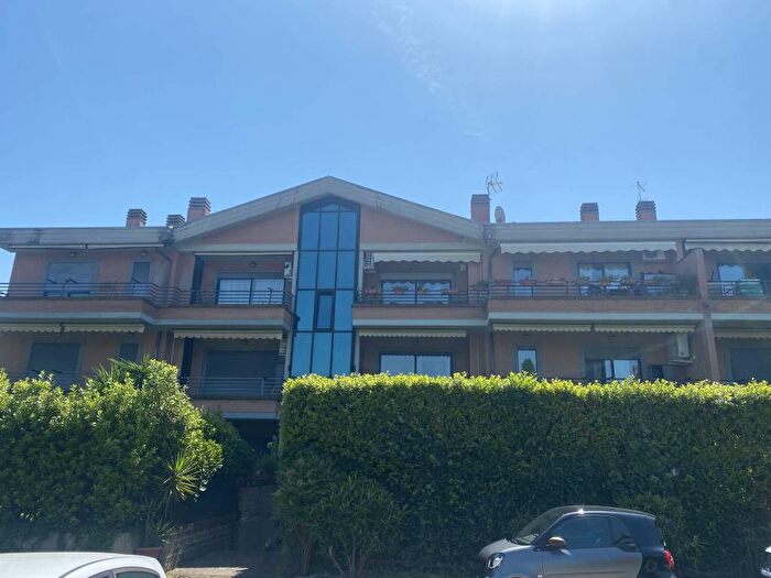 Appartamento trilocale in affitto in Largo dellOlgiata, Olgiata, Roma