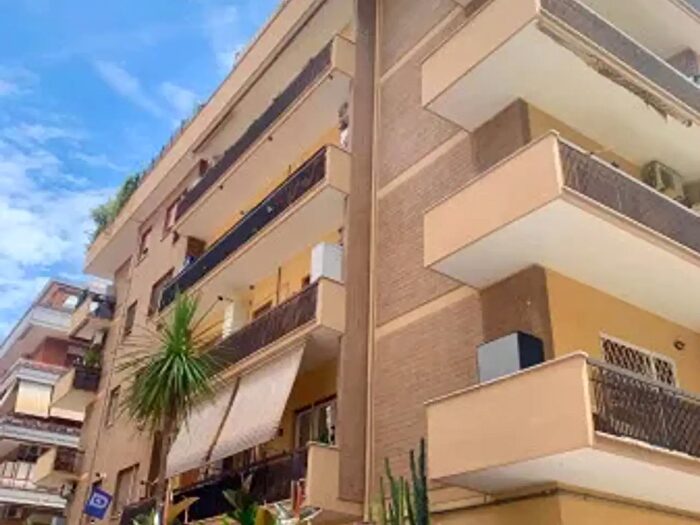Appartamento trilocale in vendita in Via Salvatore Denti di Piraino, Roma